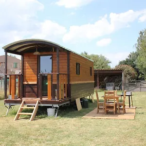  Hébergement de vacances Mas Dou L'estele Roulotte-gîte France